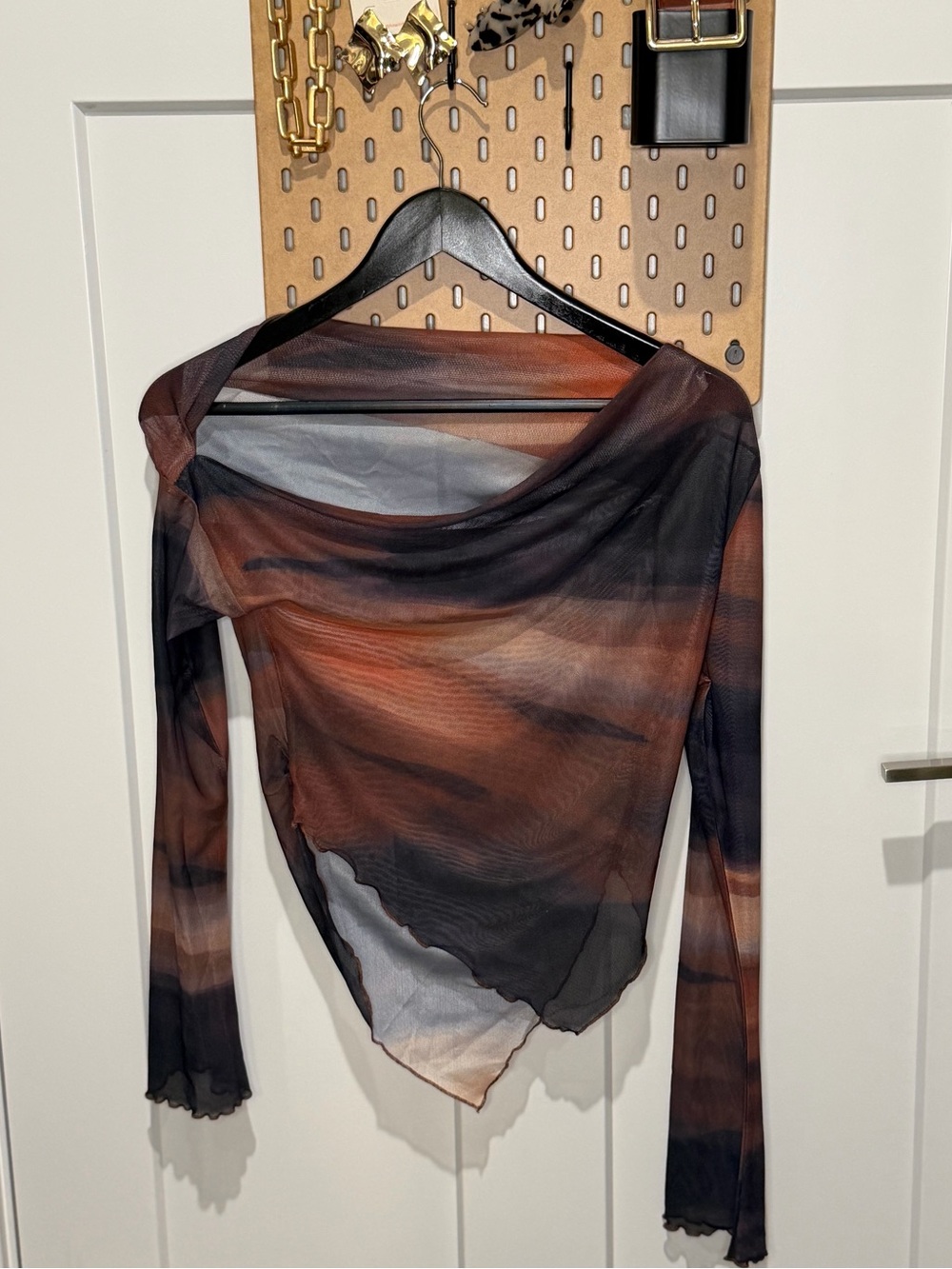 Off-Shoulder Ombre Brown Long-Sleeve Mesh Top - Picture 5 of 5